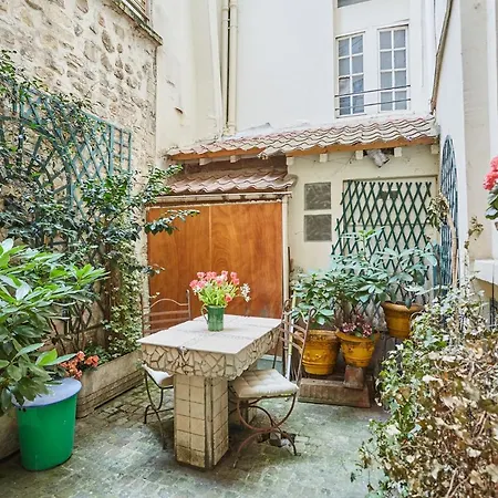 In Heart Of Marais By Prestige