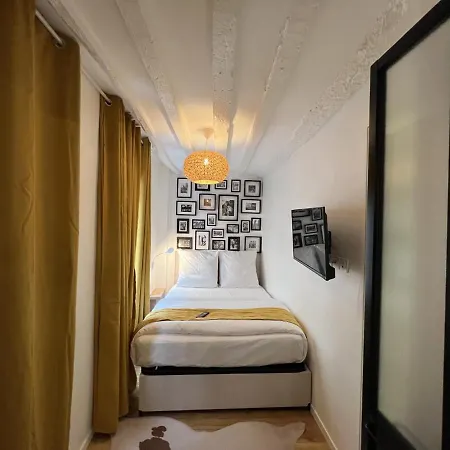 Apartment & Canal - *