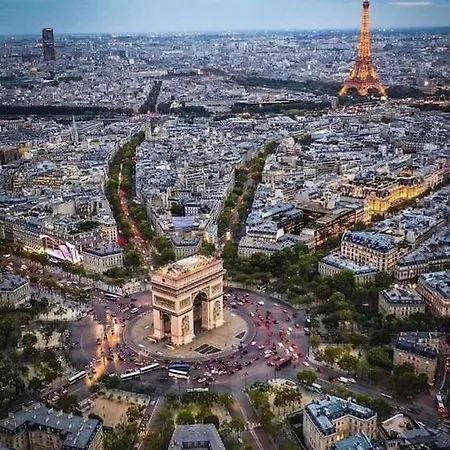 Studio Quartier Champs-elysees Paris