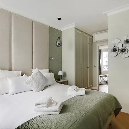 Pick A Flat's In Montmartre - Rue Lepic Parijs