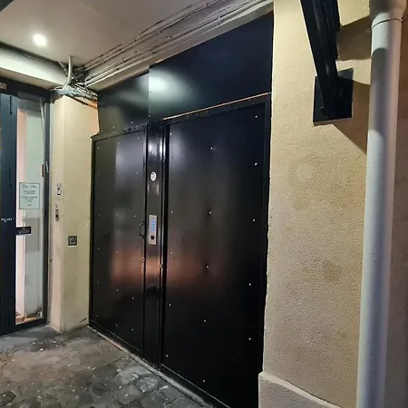 156 - Urban Ysl Flat In Montorgueil Paris