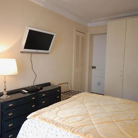 Two-bedroom Champs-elysees * 巴黎