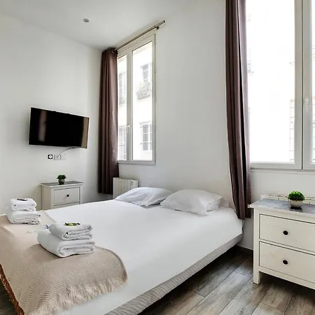 Modern - 2br-6p - Arts Et Metiers