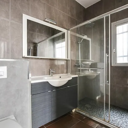 Modern - 2br-6p - Arts Et Metiers