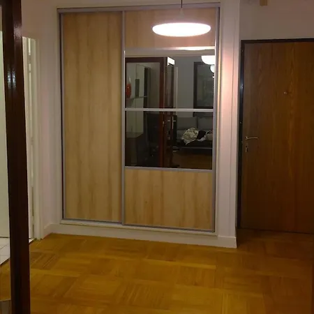 Apartment The Atrium Minutes Walk Victor Hugo Eiffel Tower Arc Du Triumph Et Champs Elysee Luxury 62 Renovated Videosurveillance Master Bedroom Living Area Dinning Bathroom Separated Toilet Spacious Sleeps Six Design Functional Furniture Equipment Paris