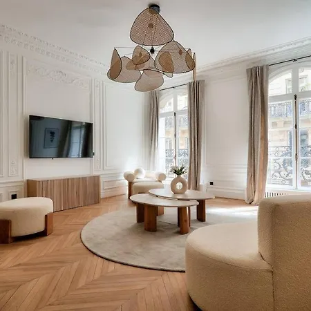 Superbe Haussmannien Aux Prestations Luxueuses