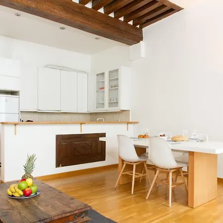 St Germain - La Monnaie Apartment *
