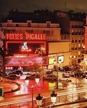 Pigalle Montmartre De 25 M2 - 2 Minutes De La Station Metro Pigalle - 2 Lits Simples Type Gigogne Pour 2 Personnes - Quartier Hypertouristique - Cabaret Moulin Rouge A 200 M, Cafe Aux Noctambules ,cabaret Chez Michou-restaurants-saunas Appartement Parijs