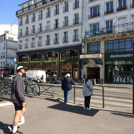 Pigalle Montmartre De 25 M2 - 2 Minutes De La Station Metro Pigalle - 2 Lits Simples Type Gigogne Pour 2 Personnes - Quartier Hypertouristique - Cabaret Moulin Rouge A 200 M, Cafe Aux Noctambules ,cabaret Chez Michou-restaurants-saunas