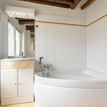 Typical Flat In The Old Appartement *