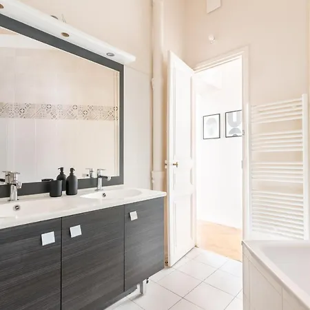 Luxurious Flat Rue De La Pompe Apartment