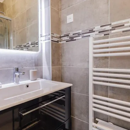 Charming With Mezzanine Appartement Paris