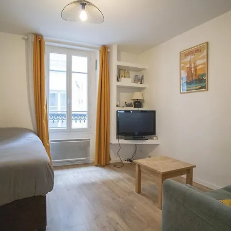 Charming Quiet Studio In The Heart Of Montmartre 公寓