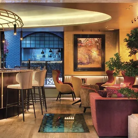 La Demeure Montaigne Paris