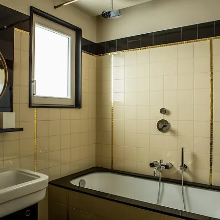 Du Rond-point Des Champs-elysees - Esprit De France 4*
