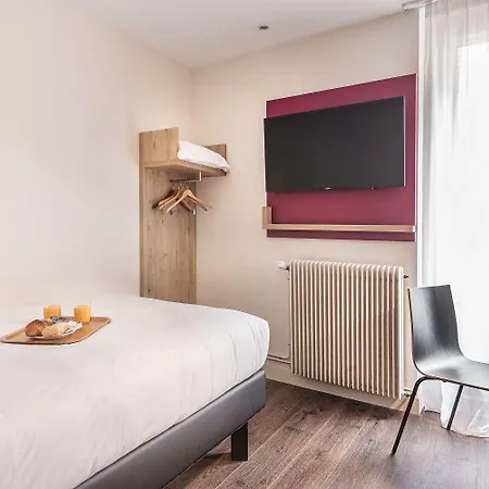 Courcelles Mederic מלון 3*