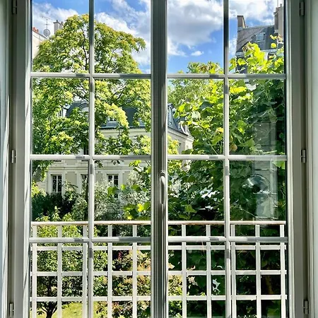 Spacious & Modern Flat Close To Parc Monceau * Parigi