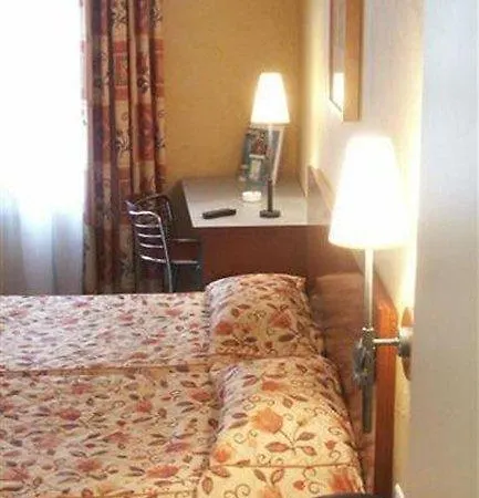 Hotel De Neuve By Happyculture