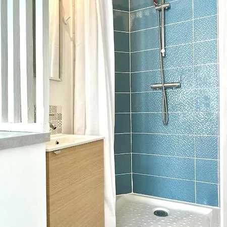 Appartement Tiny Studio - 12 M2 - Quartier Saint-ambroise - 5eme Etage Sans Ascenseur