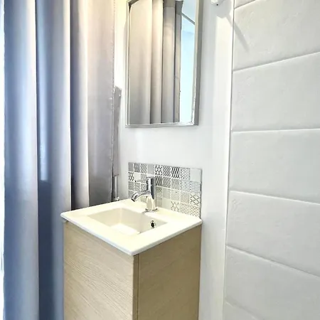 Tiny Studio - 12 M2 - Quartier Saint-ambroise - 5eme Etage Sans Ascenseur Appartement
