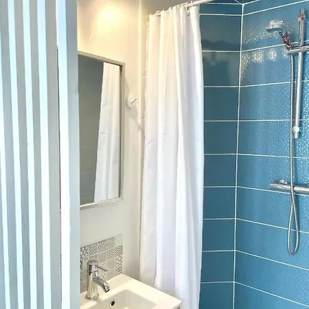 Appartement Tiny Studio - 12 M2 - Quartier Saint-ambroise - 5eme Etage Sans Ascenseur *