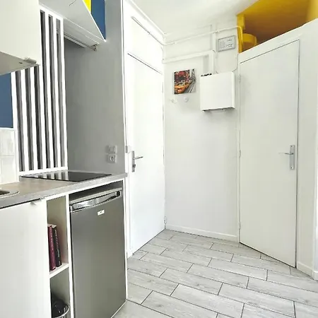Tiny Studio - 12 M2 - Quartier Saint-ambroise - 5eme Etage Sans Ascenseur Appartement *