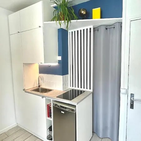 Appartement Tiny Studio - 12 M2 - Quartier Saint-ambroise - 5eme Etage Sans Ascenseur