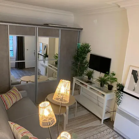 Moderne Au Coeur De Batignolles