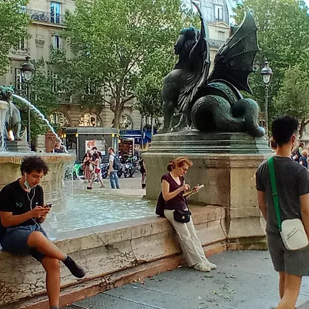 Stuning Place ,gare Montparnasse ,center ,front Of Metro 民宿 巴黎