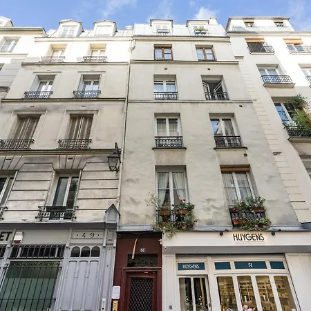 Apartment Chic Avec Patio - 2br 6p - Le Marais *
