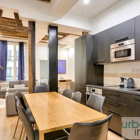 Urban Flat 67 - Spacious Parisian Flat In パリ