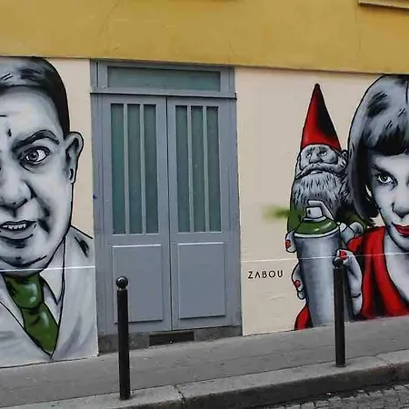Amelie Poulain In Heart Of Montmartre * París