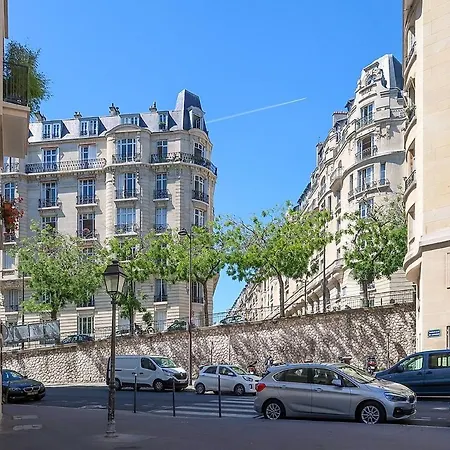 Entire Cozy Near Eiffel Tower In アパート *
