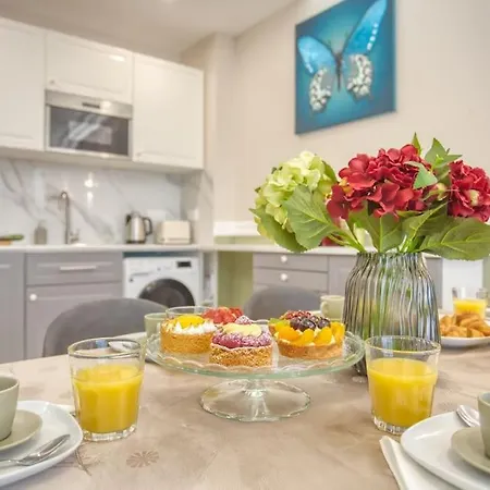 Apartment Charming New 2 Bedrooms With Aircon Paris