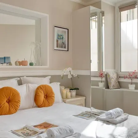 Charming New 2 Bedrooms With Aircon Paris