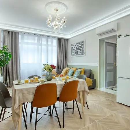 Charming New 2 Bedrooms With Aircon Apartment