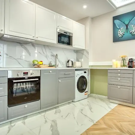 Charming New 2 Bedrooms With Aircon Paris