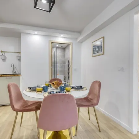 Stylish & New 1 Bdr Flat With A/c-trendy 11 * Párizs