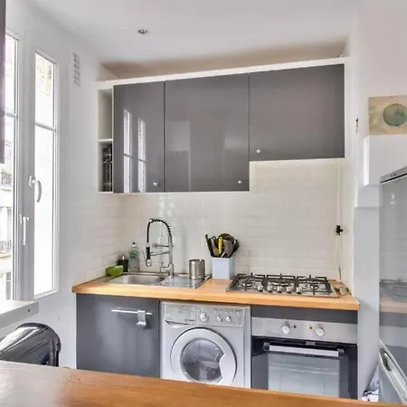 Flat Near Porte Clignancourt Metro Station パリ