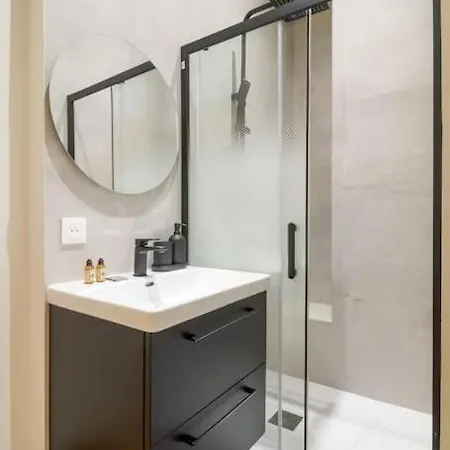 B.appart 6pers#2bedrooms#victorhugo#arcdetriomphe Paryż