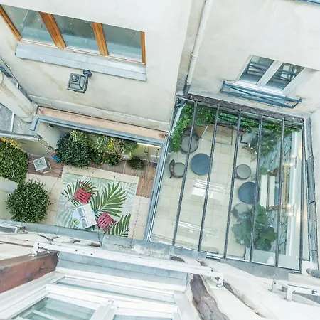 Hostel Young And Happy Latin Quarter By Hiphophostels *