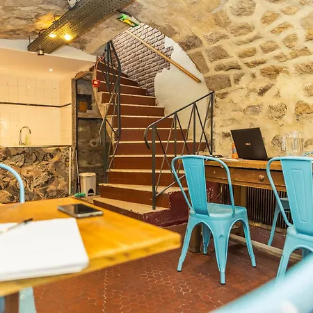 Hostel Young And Happy Latin Quarter By Hiphophostels