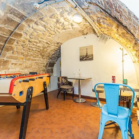 Young And Happy Latin Quarter By Hiphophostels Hostel *