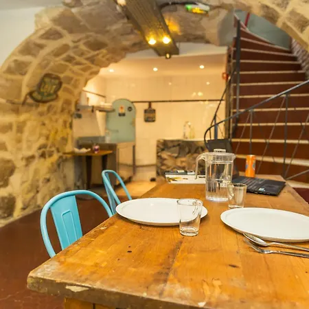 Young And Happy Latin Quarter By Hiphophostels Hostel *