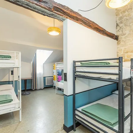 Young And Happy Latin Quarter By Hiphophostels Hostel