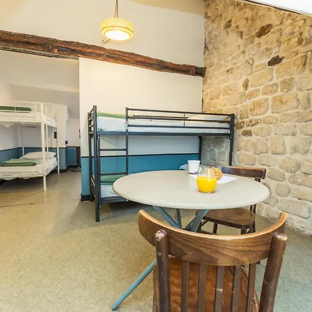 Hostel Young And Happy Latin Quarter By Hiphophostels *