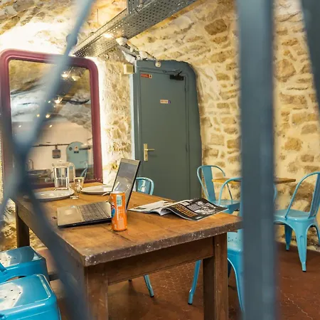 Hostel Young And Happy Latin Quarter By Hiphophostels *