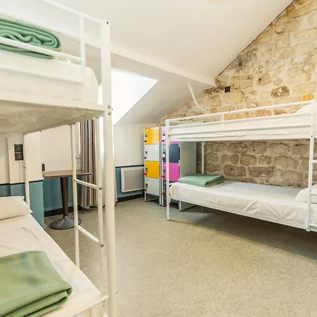 Hostel Young And Happy Latin Quarter By Hiphophostels *