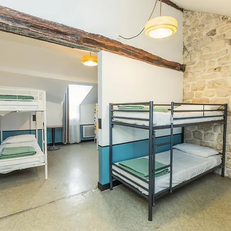 Hostel Young And Happy Latin Quarter By Hiphophostels