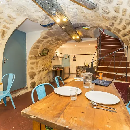 Hostel Young And Happy Latin Quarter By Hiphophostels *